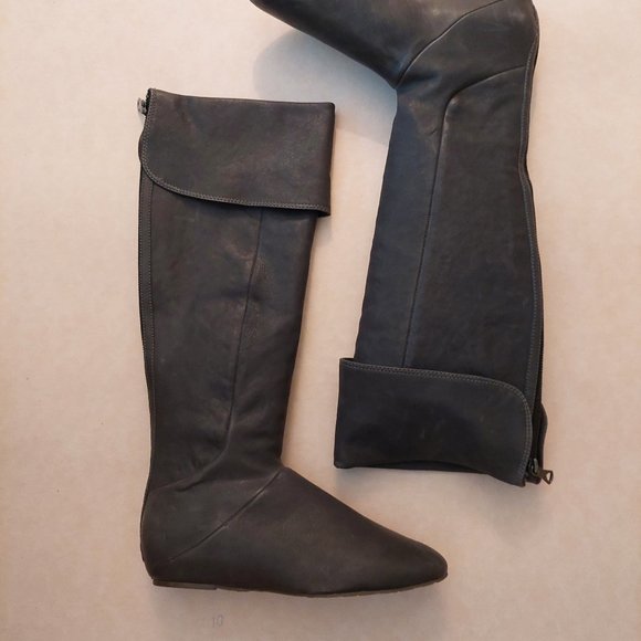 BCBGMAXAZARIA Hughes Charcoal/Grey Over-the-Knee Leather Flat Boots $495